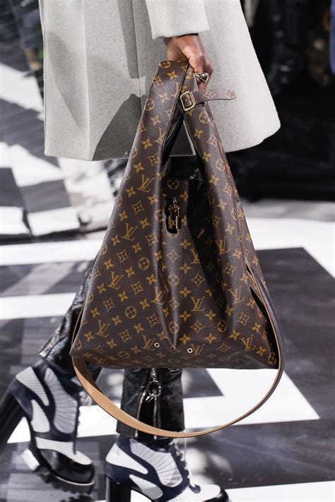 louis vuitton pre fall 2010 handbags|Louis Vuitton belt second hand.